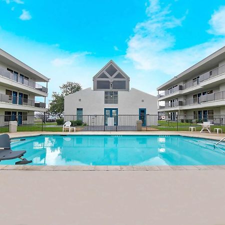 Studio 6-San Antonio, TX - Airport Hotel Exterior foto